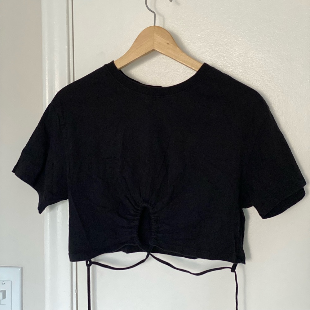 BERSHKA. Black tie around cropped tee